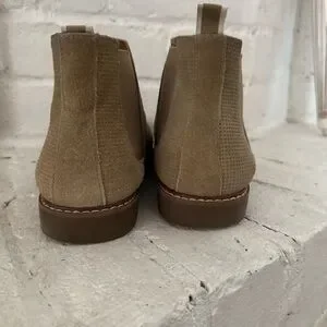 Steve Madden Tan Suede Chelsea Boots - Size 10M $45 Steve Madden | Shoes | Steve Madden Tan Suede Chelsea Boots  main image 2